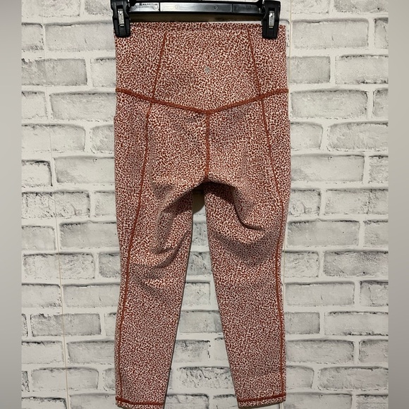 NWOT! Women’s Athleta Salutation Stash textured rust/white cheetah leggings XSP - Picture 3 of 5